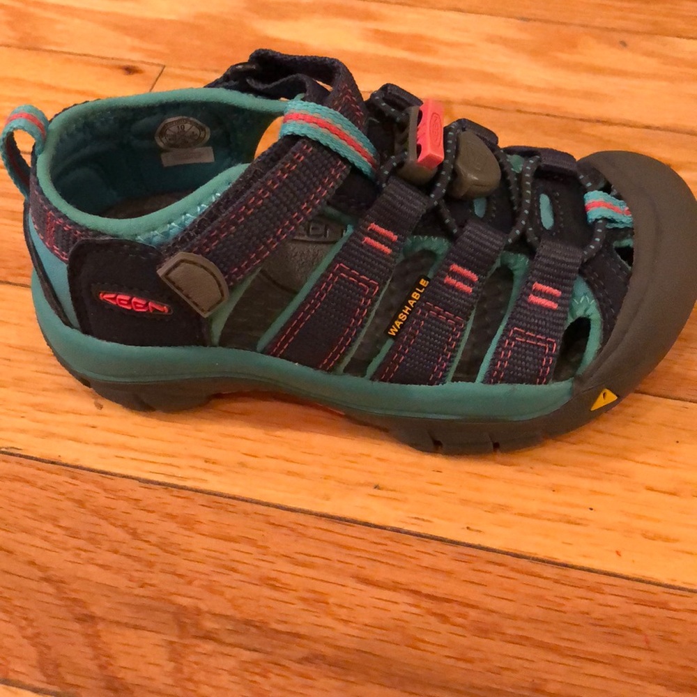 Size 10 Toddler girls Keen Newport H2 NWT